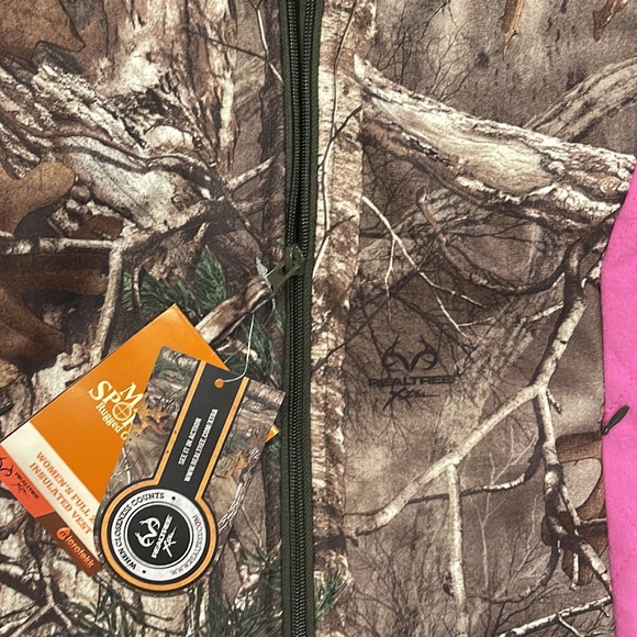 Master Sportsman Women's camo & pink Hunting/Camping Vest - Picture 6 of 11